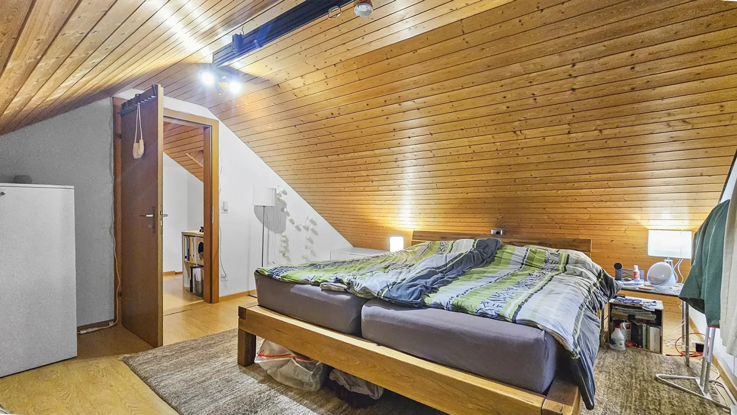 Charmante maison de ferme à deux familles avec écuries et terres de pâturage - Photo 22 sur 28