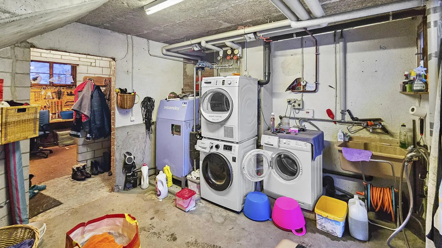 Charmante maison de ferme à deux familles avec écuries et terres de pâturage - Photo 24 sur 28