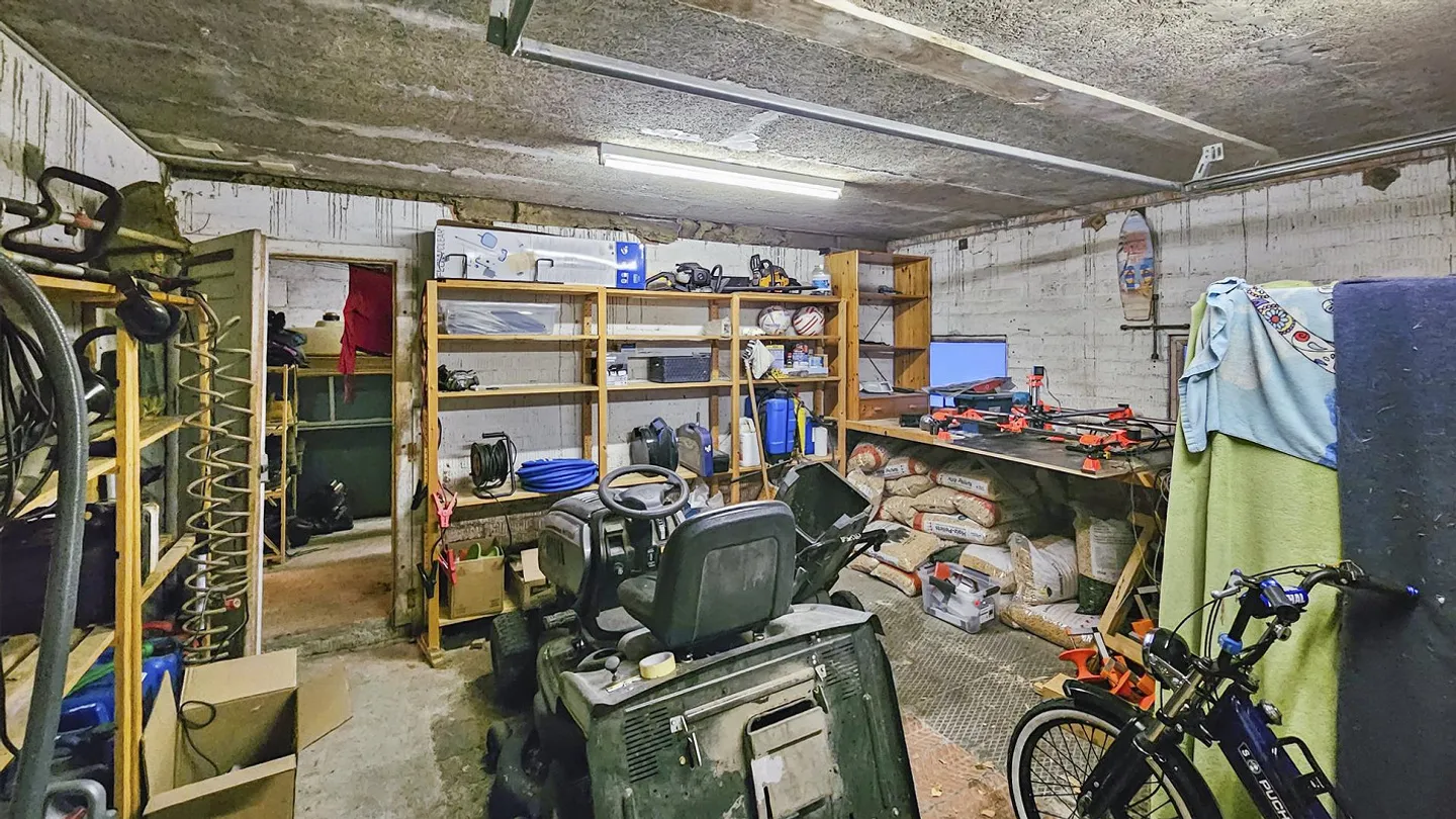Charmante maison de ferme à deux familles avec écuries et terres de pâturage - Photo 25 sur 28
