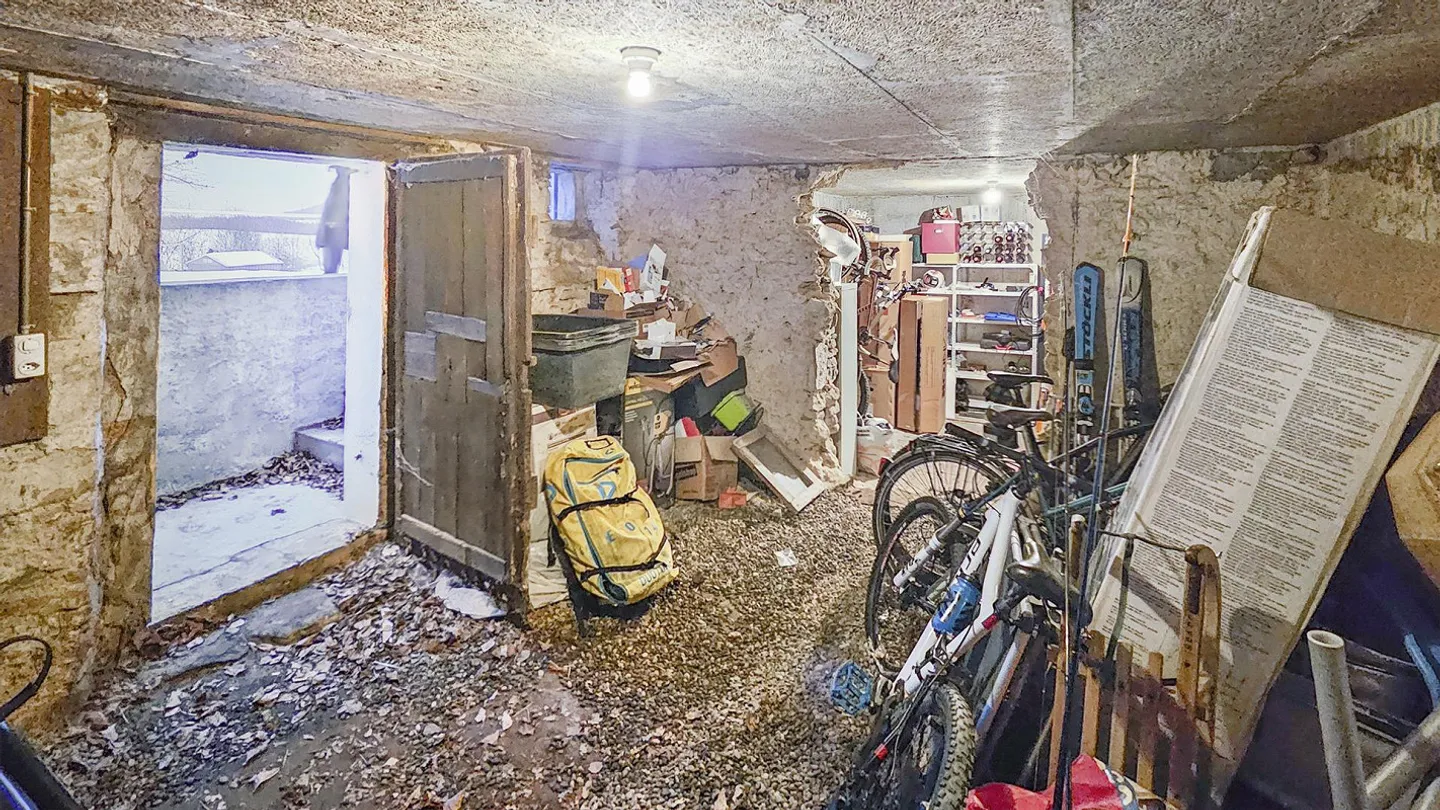 Charmante maison de ferme à deux familles avec écuries et terres de pâturage - Photo 26 sur 28