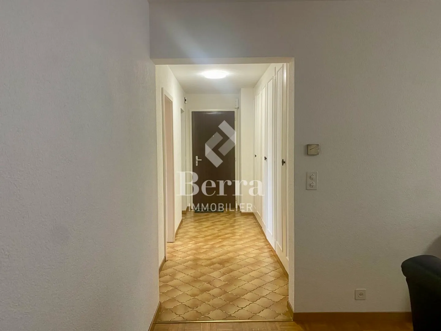 Appartement 4,5 pièces bien situé à Martigny - beau potentiel - Photo 4 sur 14