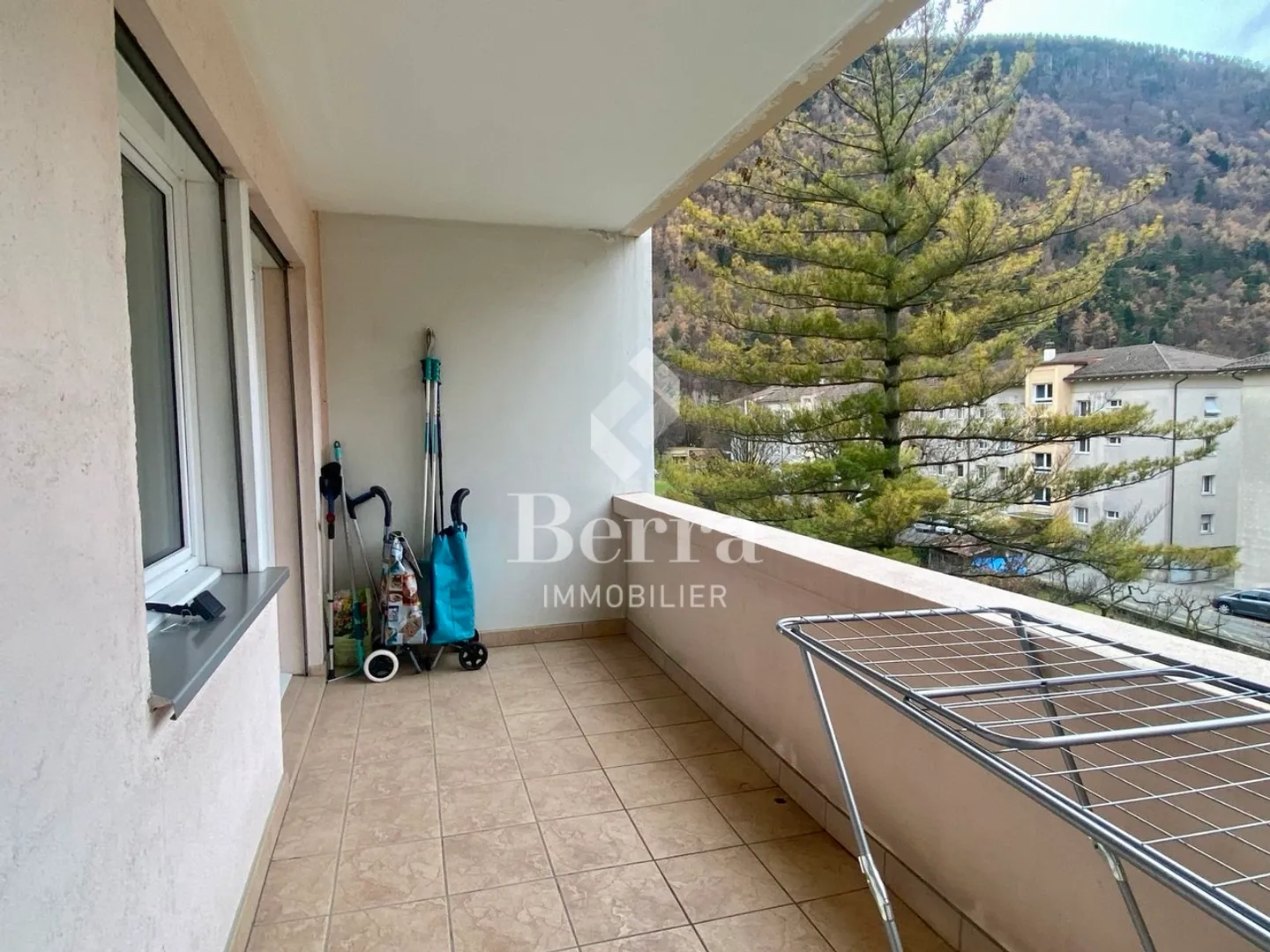 Appartement 4,5 pièces bien situé à Martigny - beau potentiel - Photo 7 sur 14