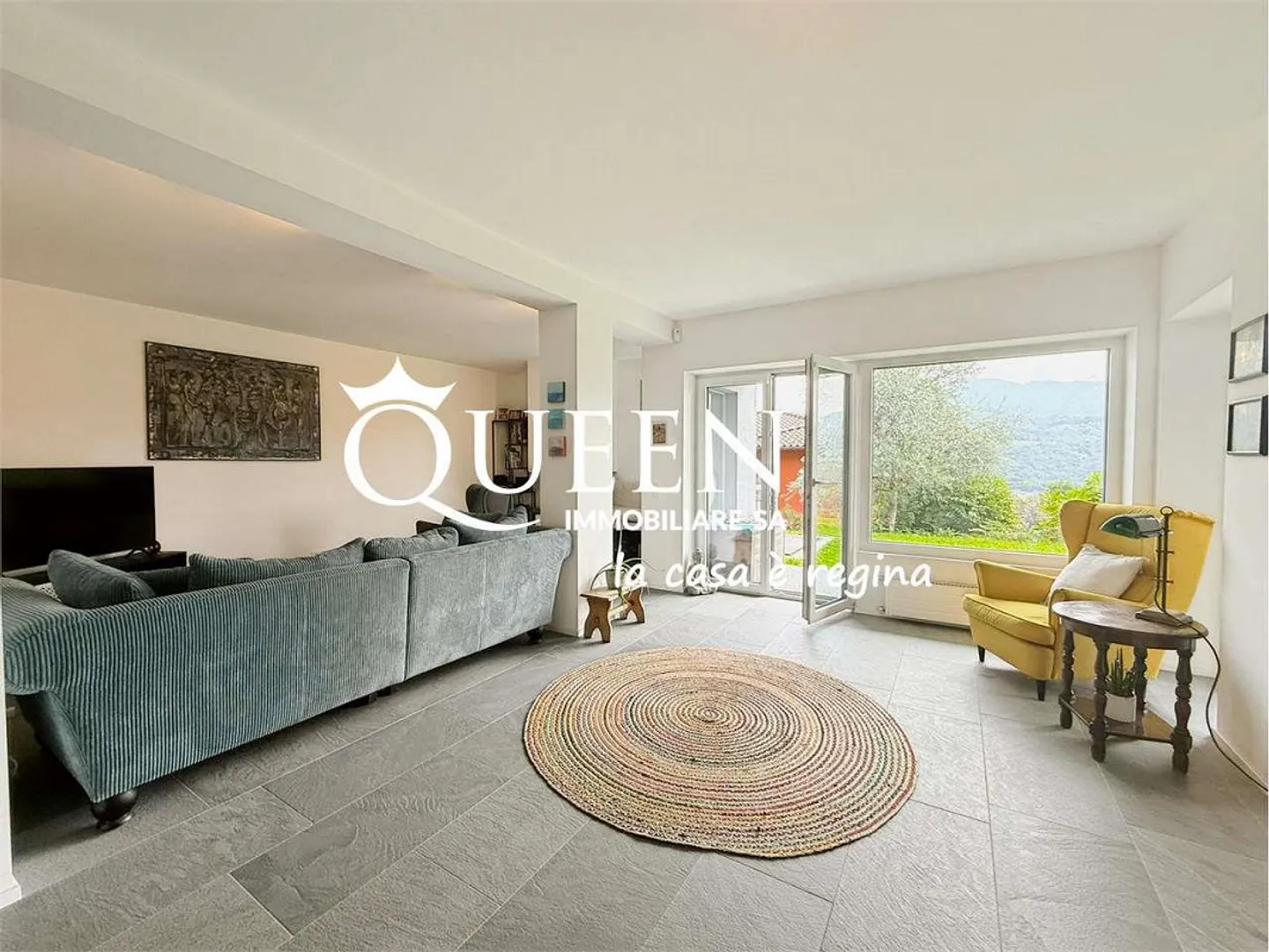 Gravesano: Villa with 6.5 rooms, 232 m², whirlpool, view, garden - Photo 2 of 13