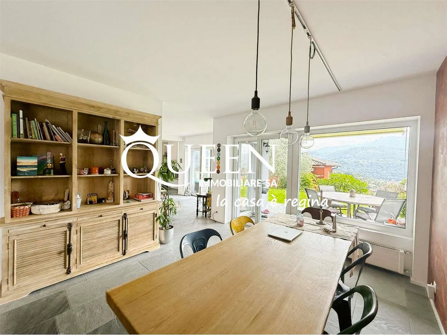 Gravesano: Villa with 6.5 rooms, 232 m², whirlpool, view, garden - Photo 7 of 13