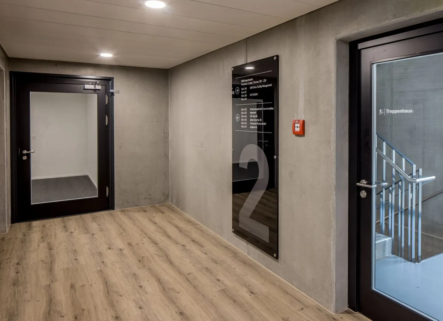 Bright office with 40m2 in commercial building for rent - Photo 6 of 6