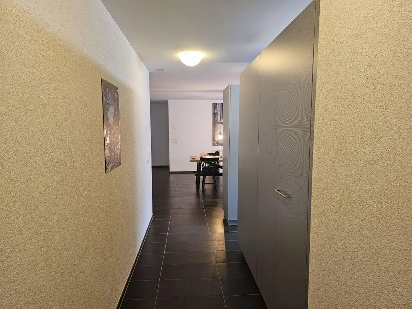 Exclusive 3.5 room apartment directly at the train station - Photo 3 of 10