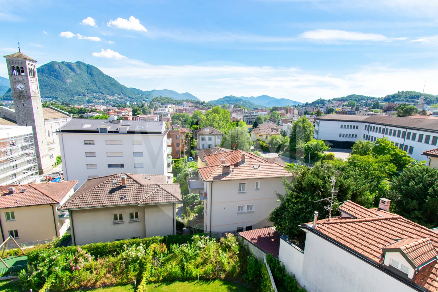 Elegant Apartment with Lake View - Photo 14 of 15