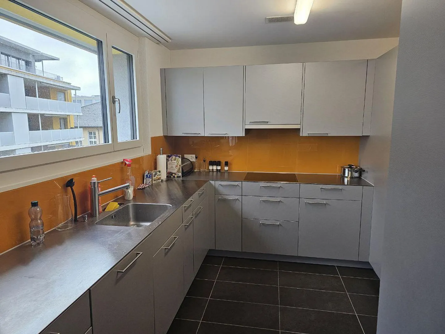 Exclusive 3.5 room apartment directly at the train station - Photo 7 of 10