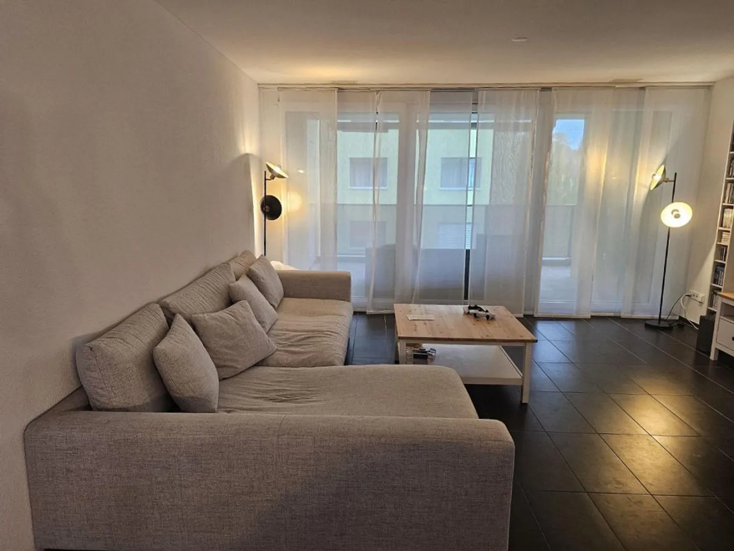Exclusive 3.5 room apartment directly at the train station - Photo 4 of 10