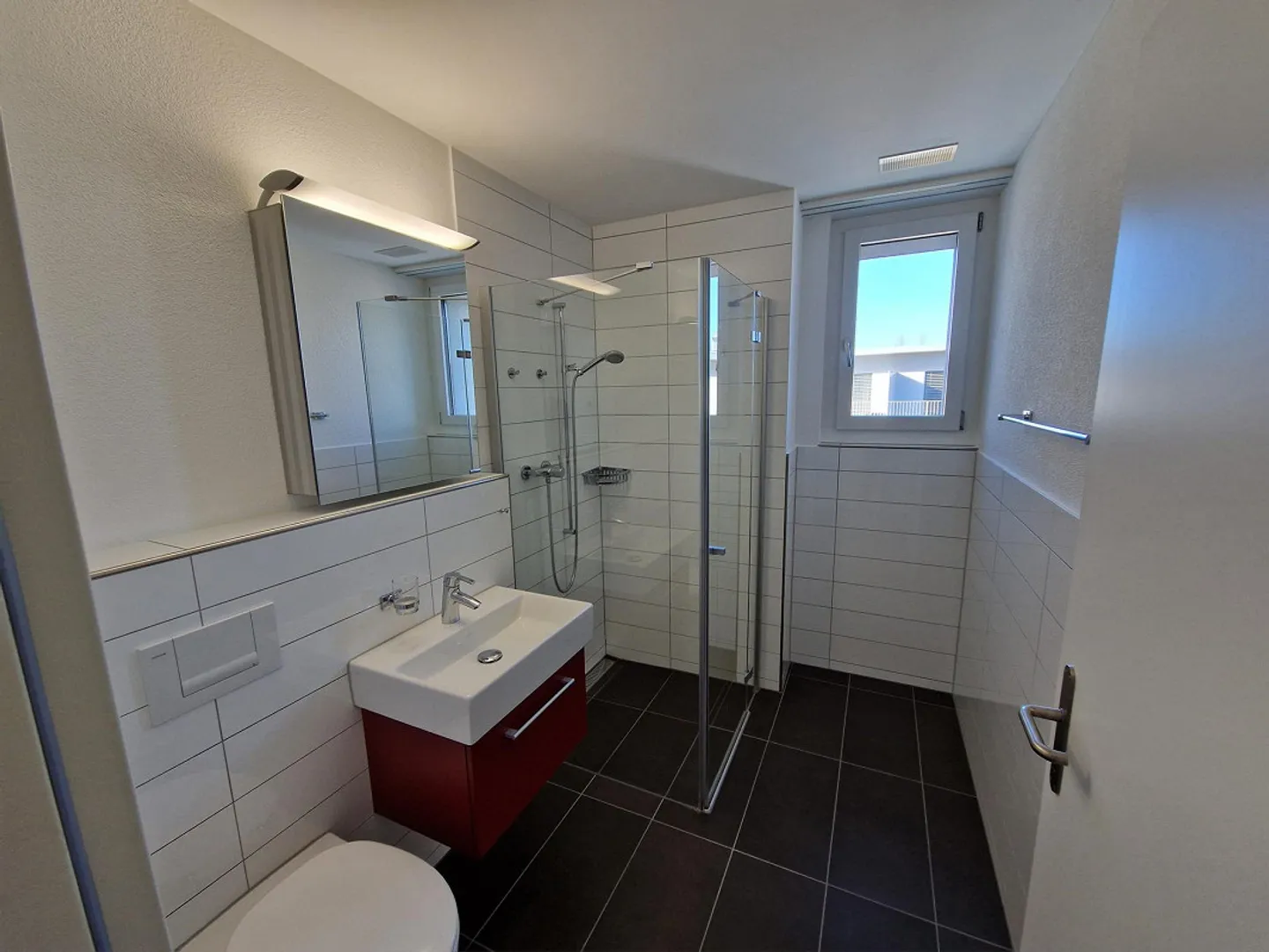 Exclusive 3.5 room apartment directly at the train station - Photo 8 of 10
