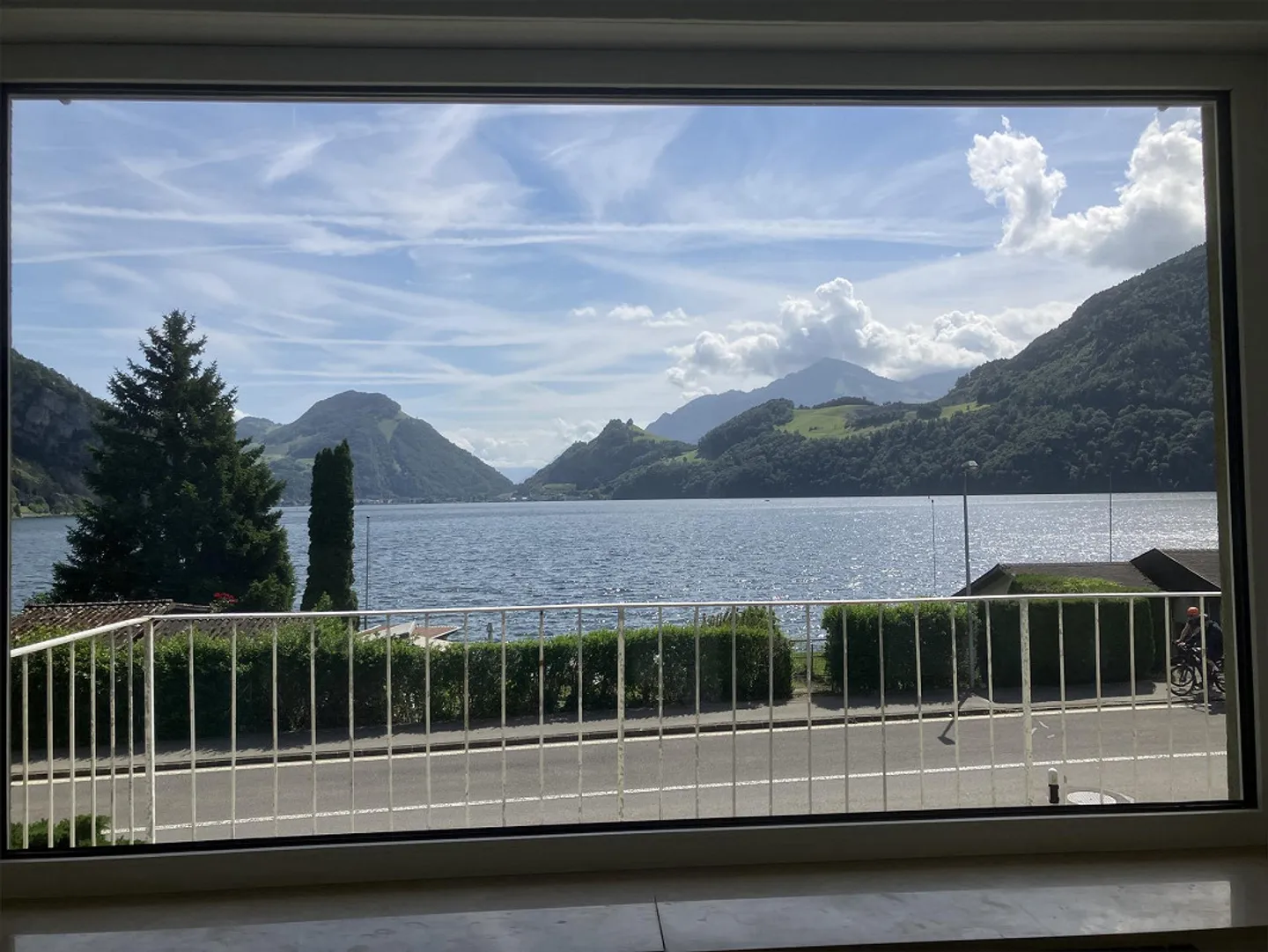 VUE qui INSPIRE – Appartement lumineux de 4 pièces avec vue sur le lac et les montagnes - Photo 1 sur 18