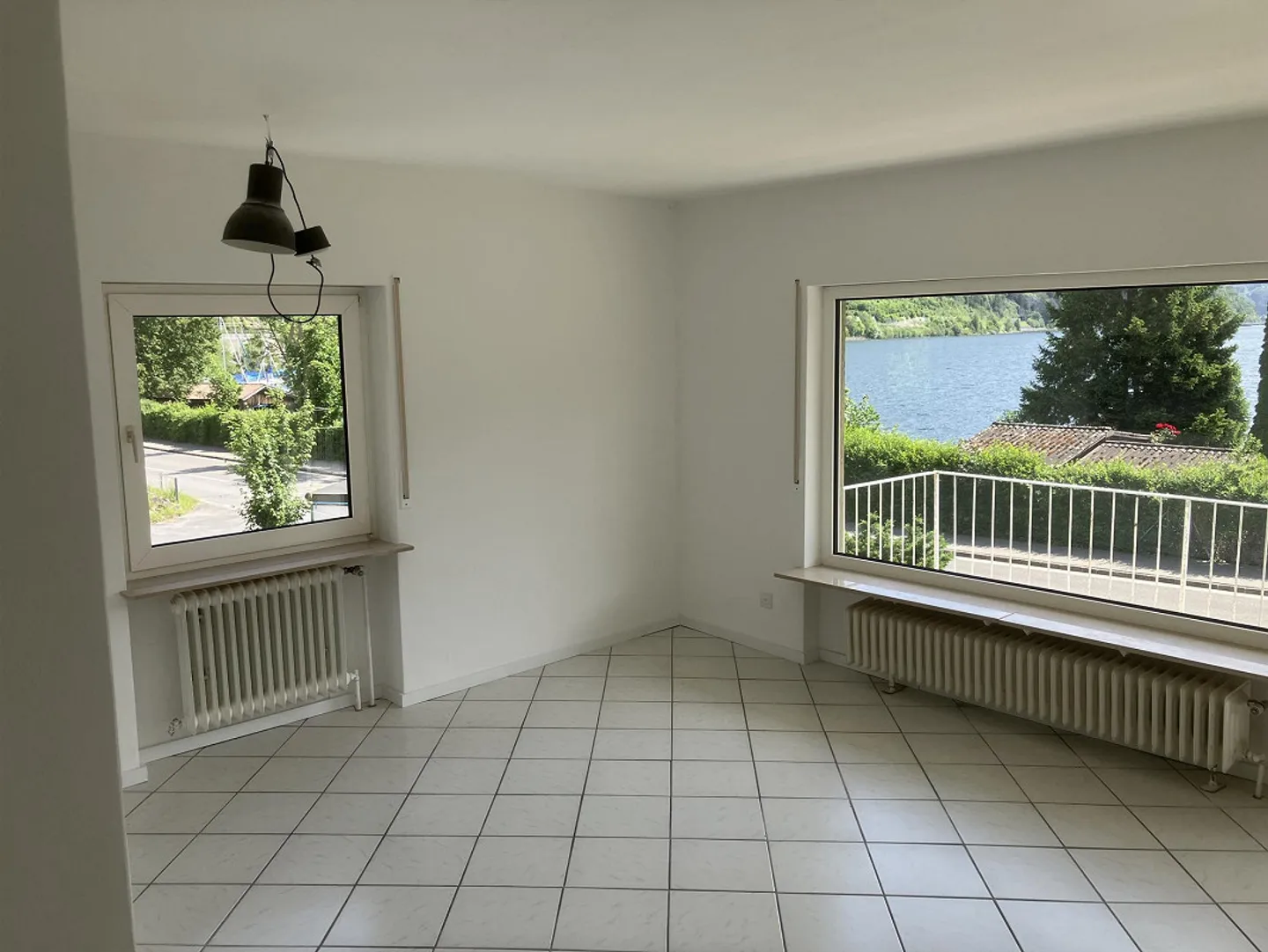 VUE qui INSPIRE – Appartement lumineux de 4 pièces avec vue sur le lac et les montagnes - Photo 4 sur 18