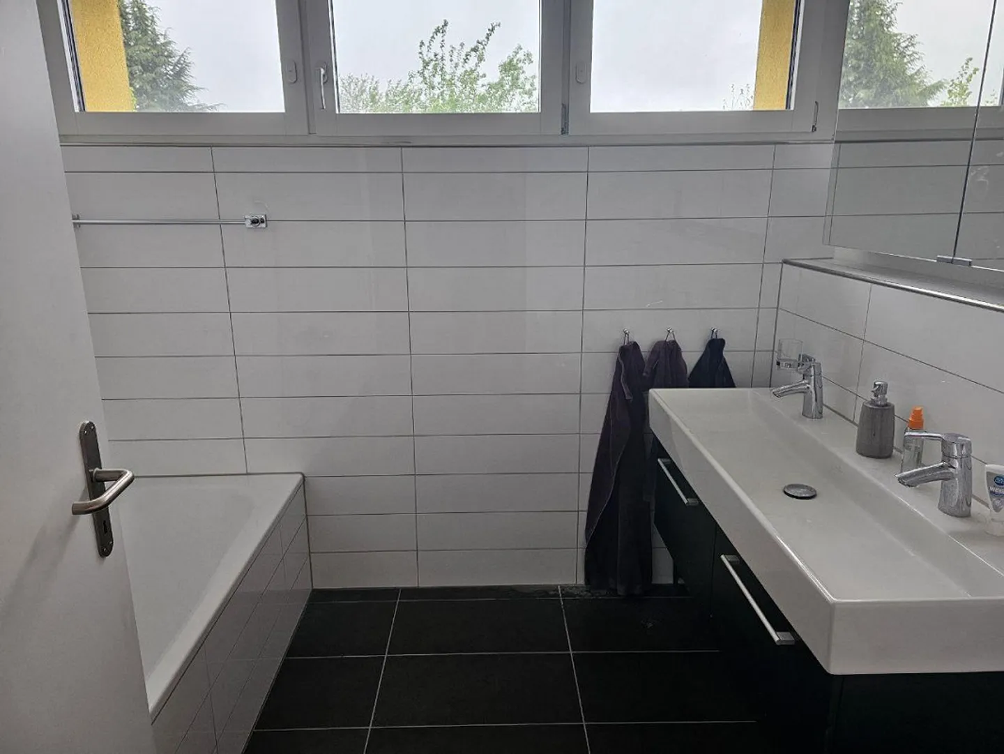 Exclusive 3.5 room apartment directly at the train station - Photo 9 of 10