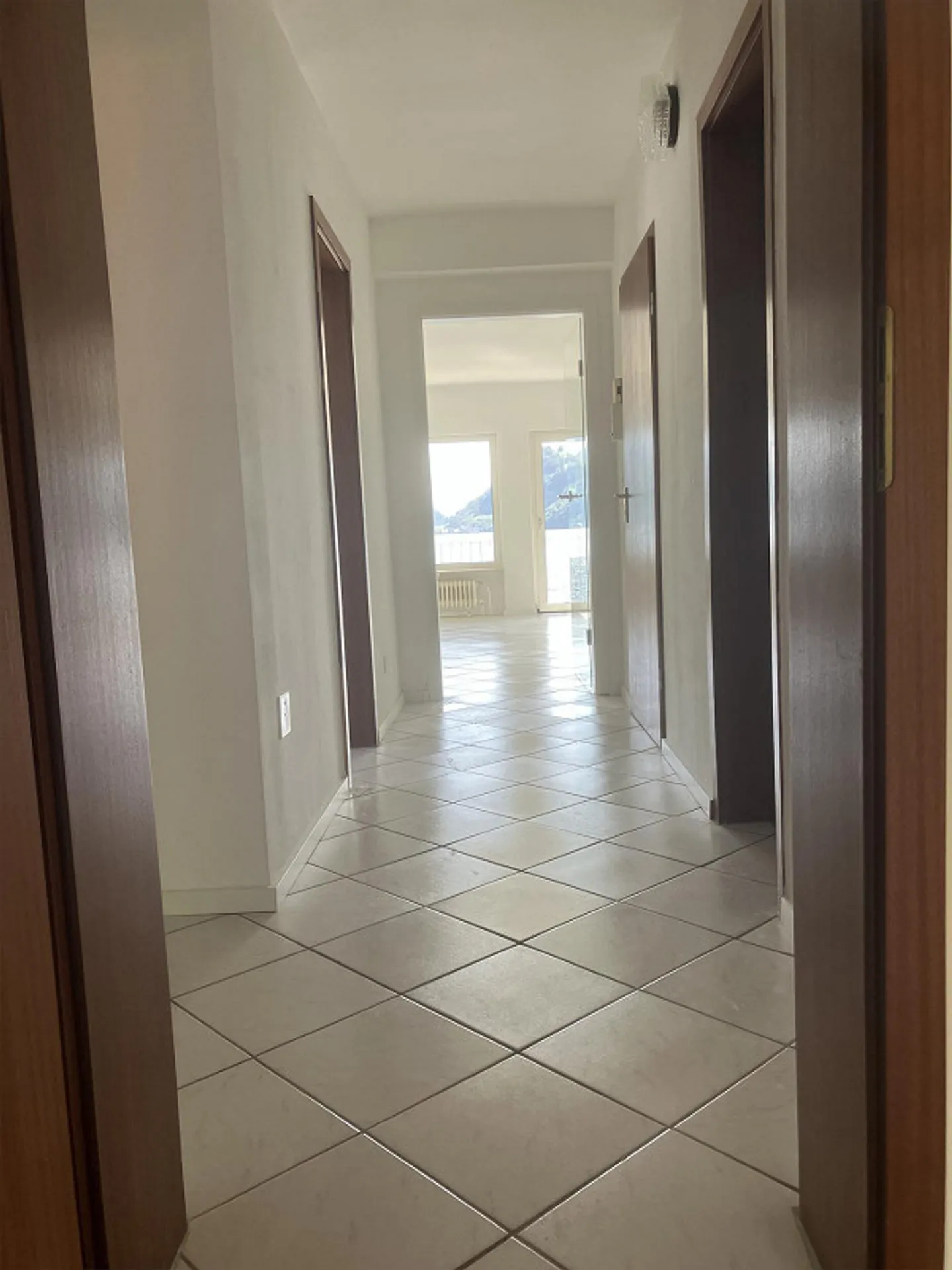 VUE qui INSPIRE – Appartement lumineux de 4 pièces avec vue sur le lac et les montagnes - Photo 8 sur 18