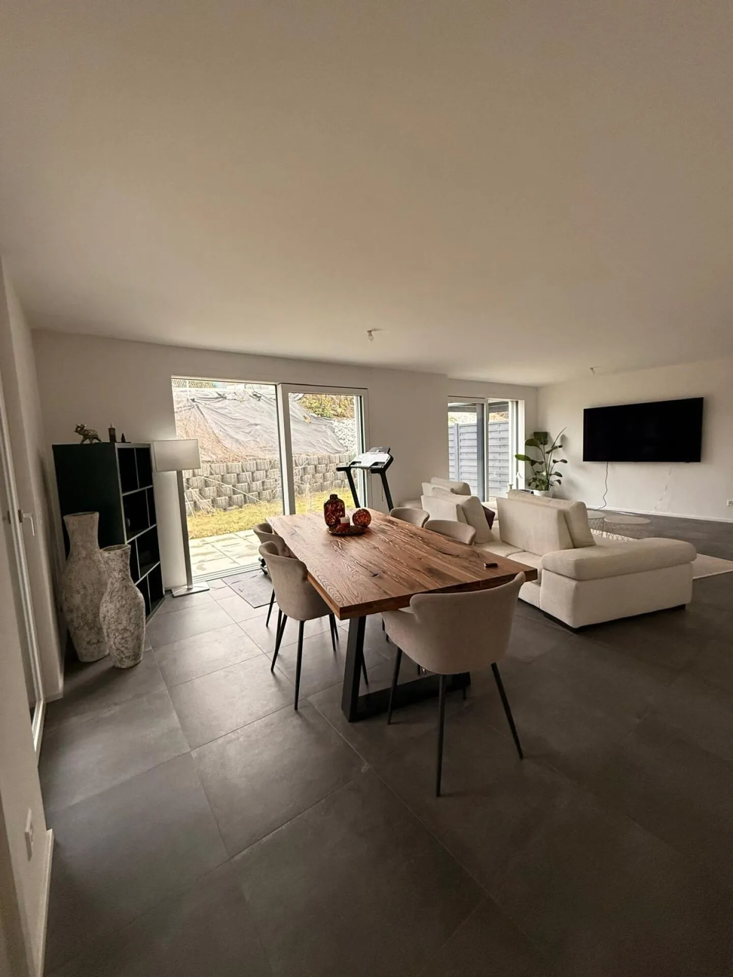 Beautiful semi-detached house with 5.5 rooms for rent - Photo 2 of 13