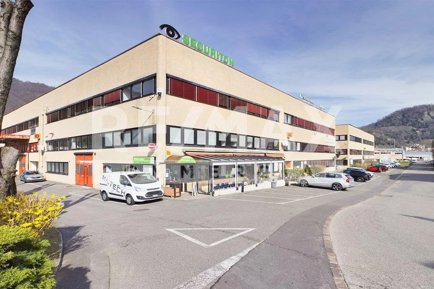 GEWERBEFLÄCHE MIT BÜROS UND LAGER - Foto 1 von 13