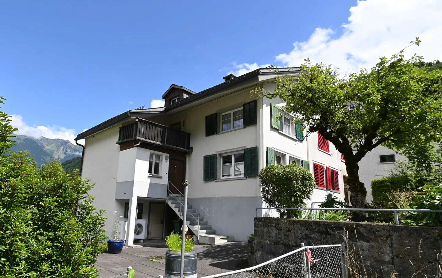 Single house for sale - Photo 1 of 14