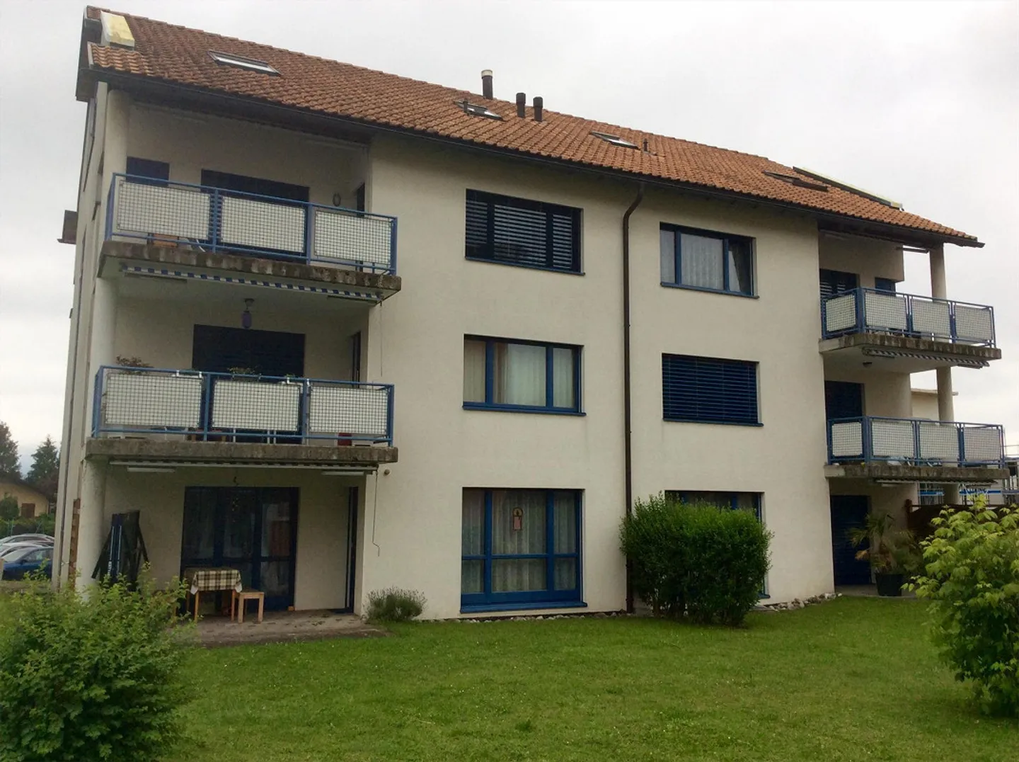 Appartement de 3,5 pièces au rez-de-chaussée avec patio - Photo 1 sur 7