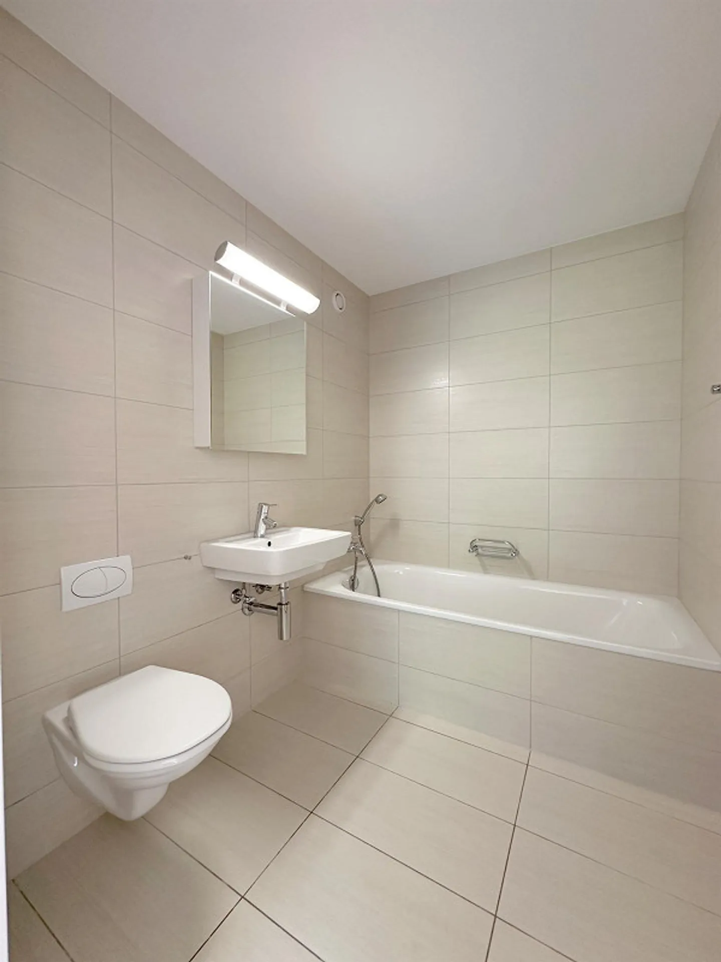 Spacious Apartment with Great Views - Photo 10 of 12
