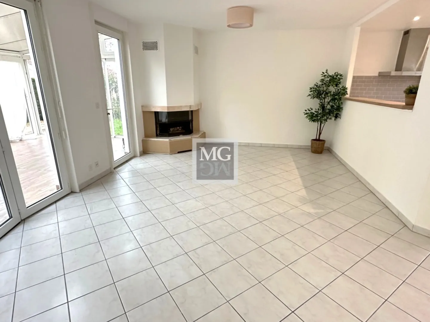 A Vernier: In affitto - bella villa bifamiliare di 7,5 locali ristrutturata - Foto 3 di 9