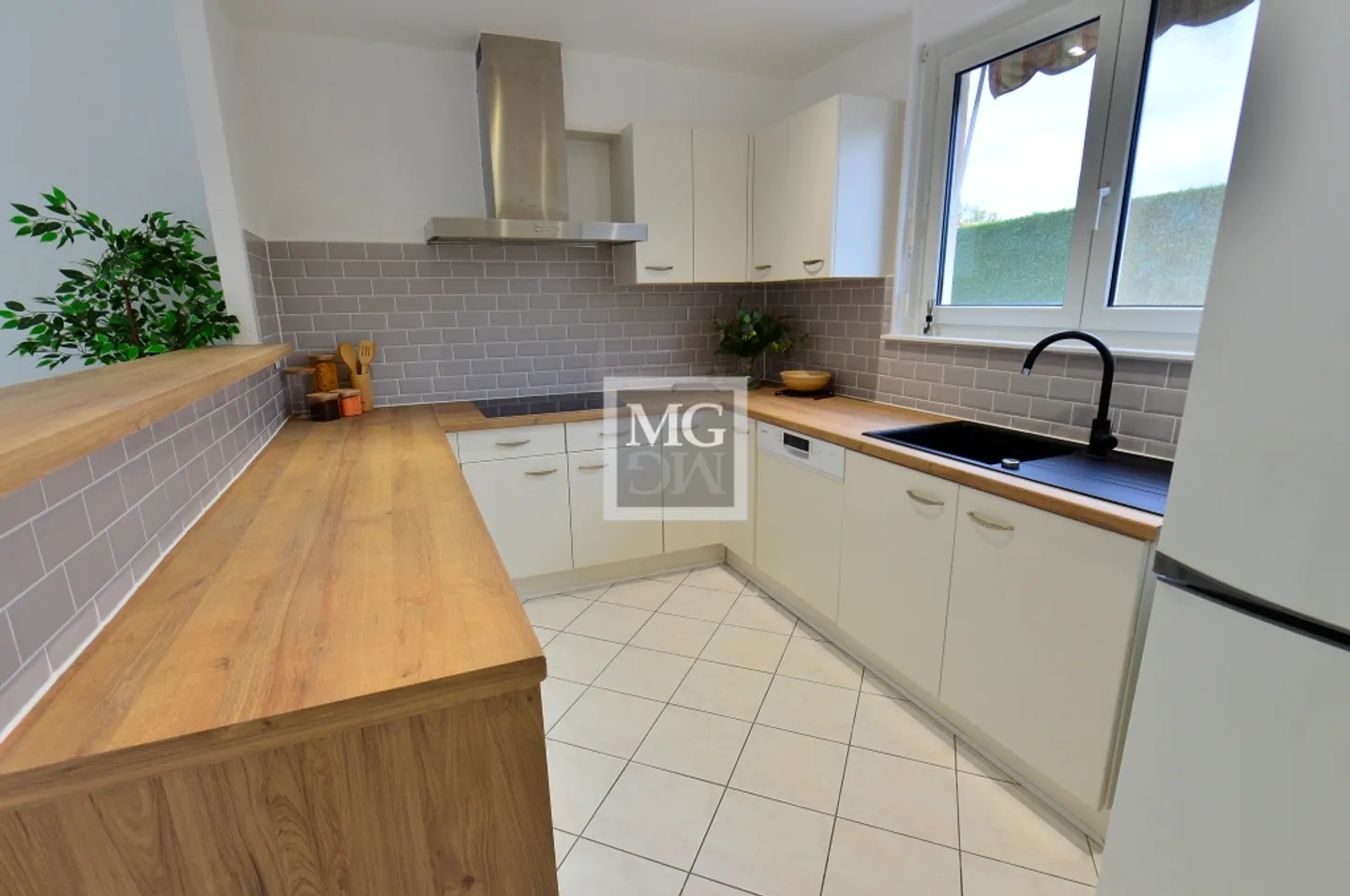 A Vernier: In affitto - bella villa bifamiliare di 7,5 locali ristrutturata - Foto 4 di 9