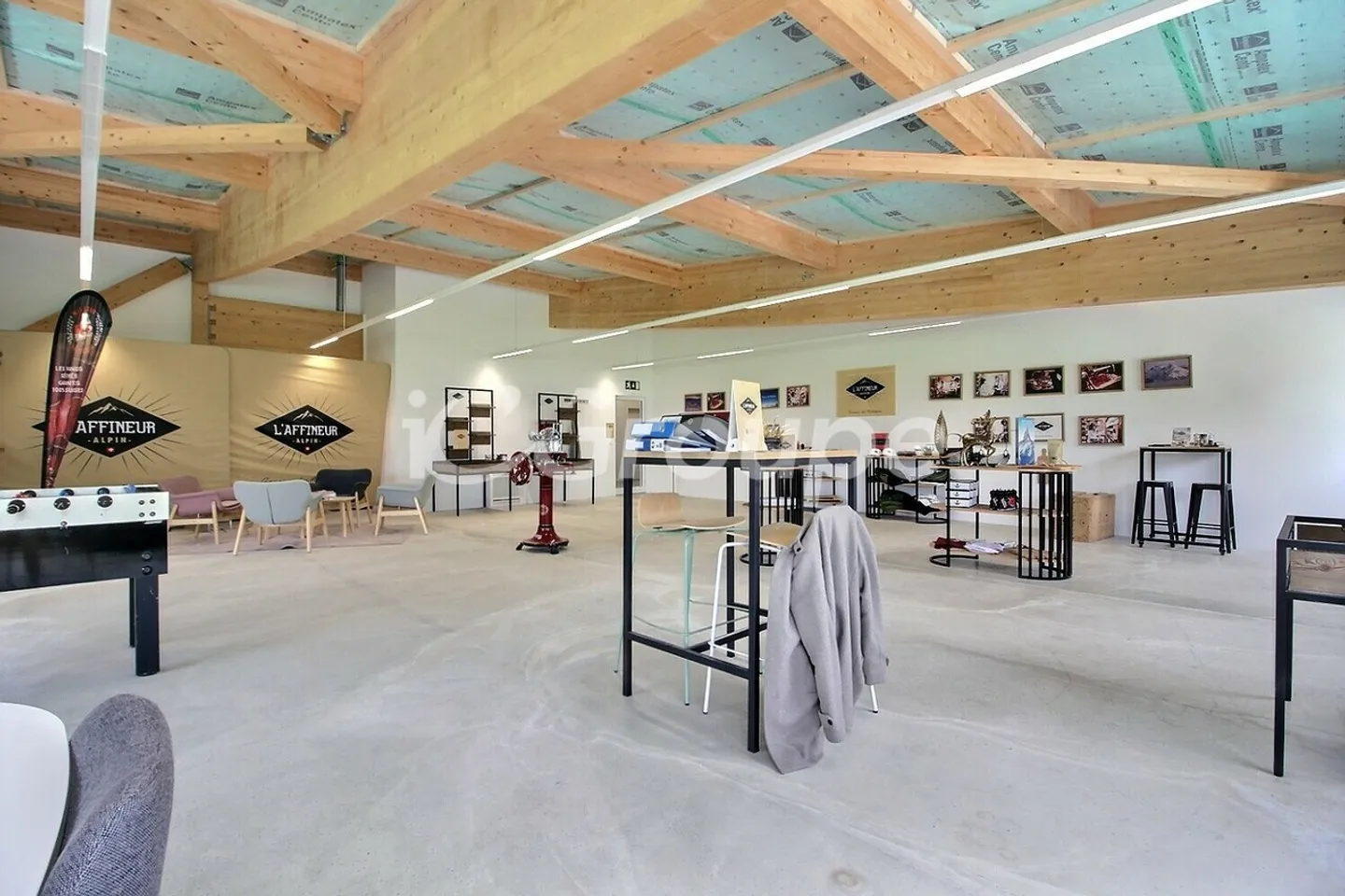 New commercial hall for rent on Route de la Californie 46. - Photo 4 of 8