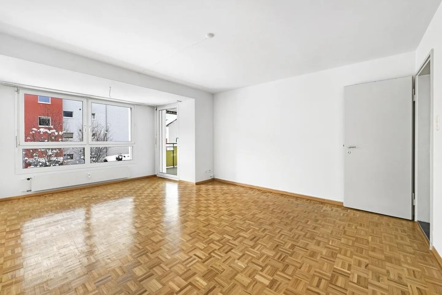 Appartamento in posizione privilegiata - vicino alla città e ben collegato. - Foto 4 di 7