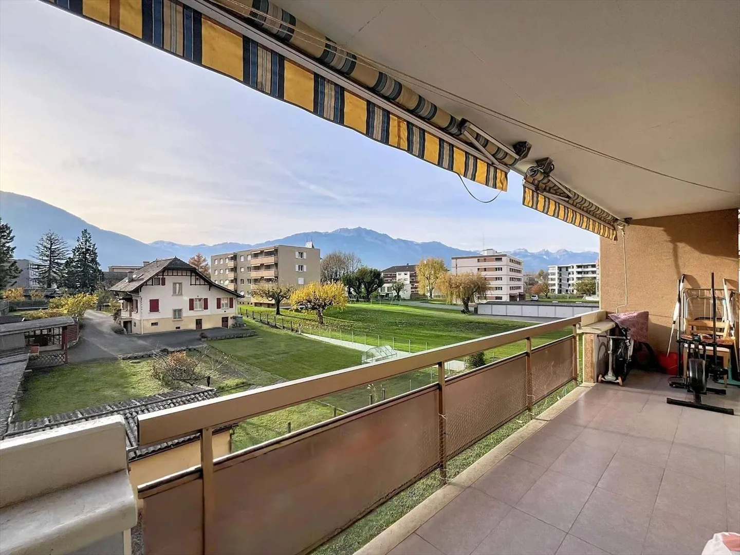 3.5-room apartment with a beautiful view of the mountains - Photo 1 of 6
