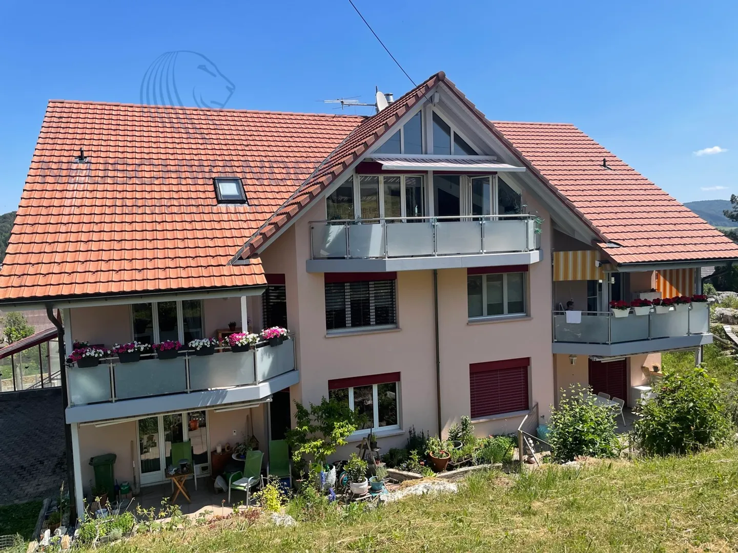 Dachwohnung mit Wintergarten und grosser Terrasse - Foto 1 von 12