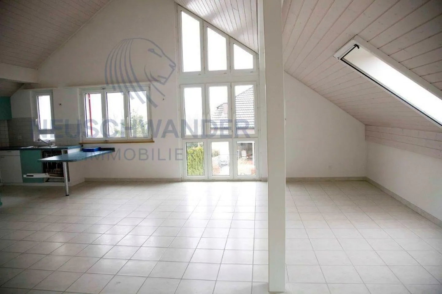 Dachwohnung mit Wintergarten und grosser Terrasse - Foto 2 von 12