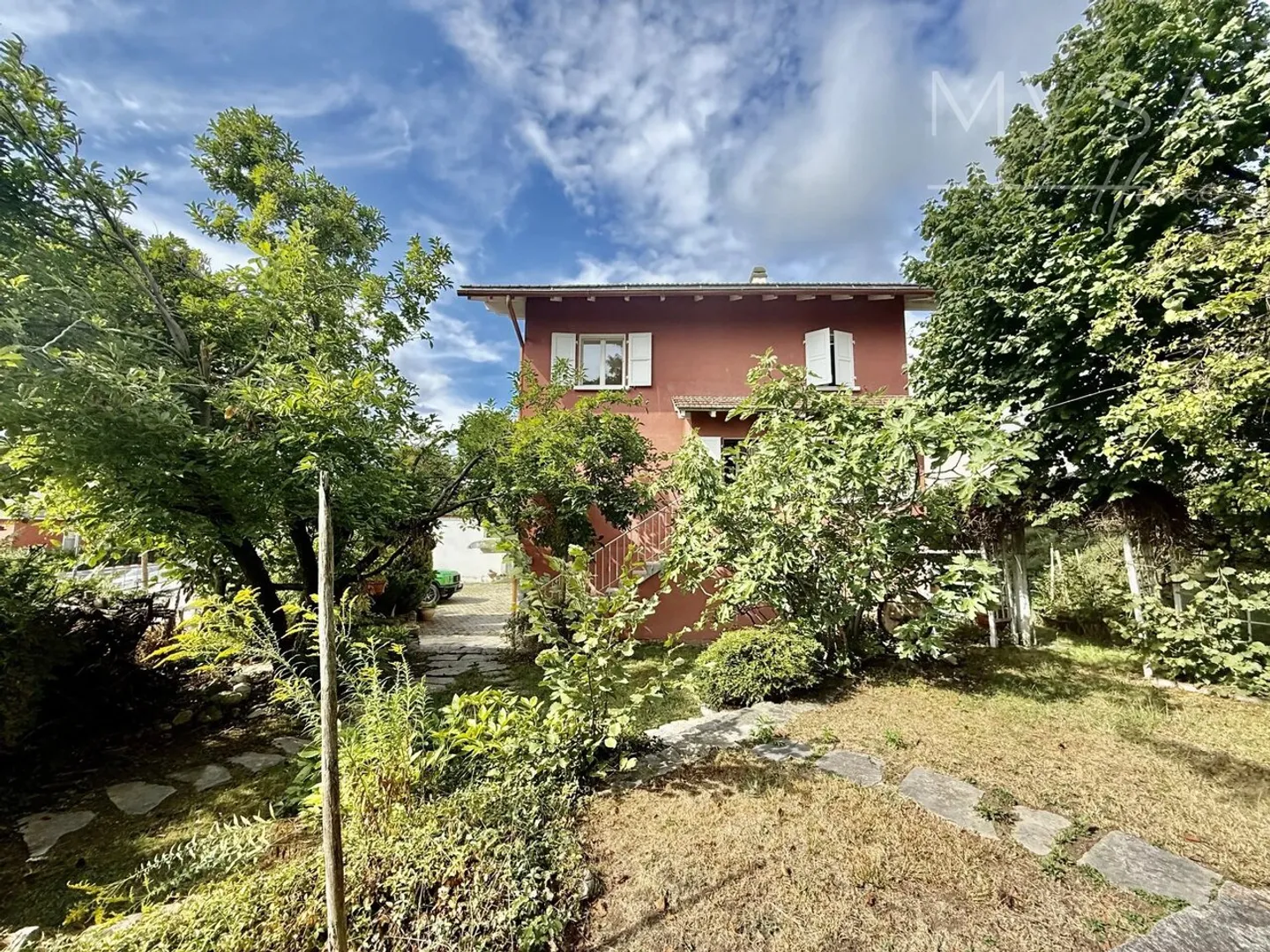 Haus 6,5 Zimmer - Foto 1 von 13