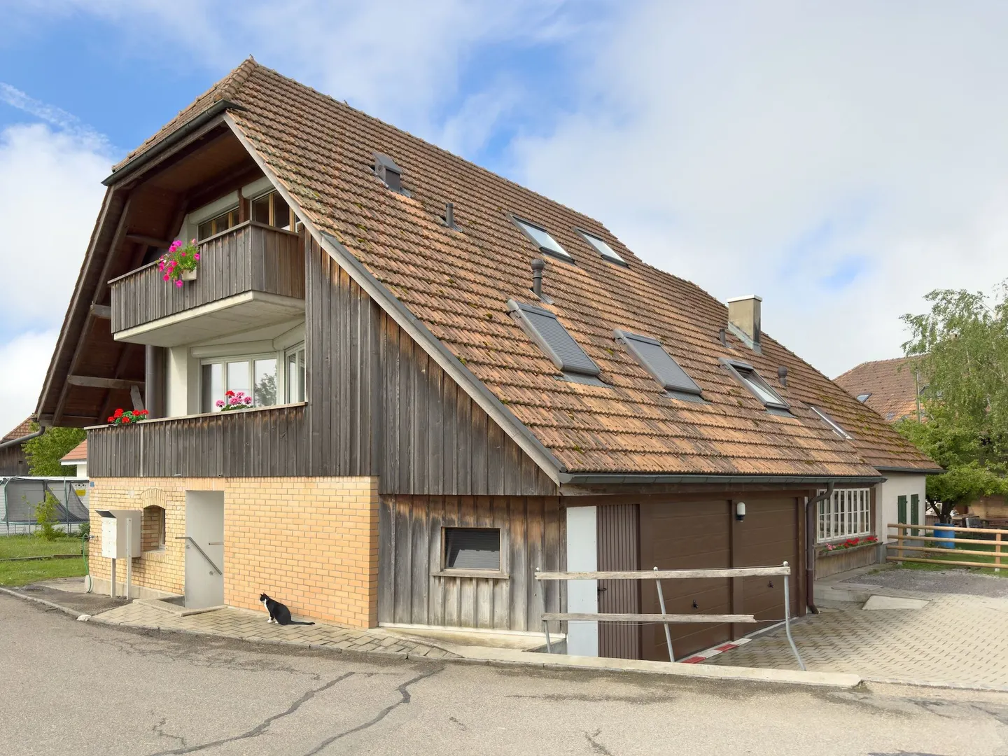 Spacious 3.5-room apartment in rural surroundings with balcony and garden share - Photo 3 of 18