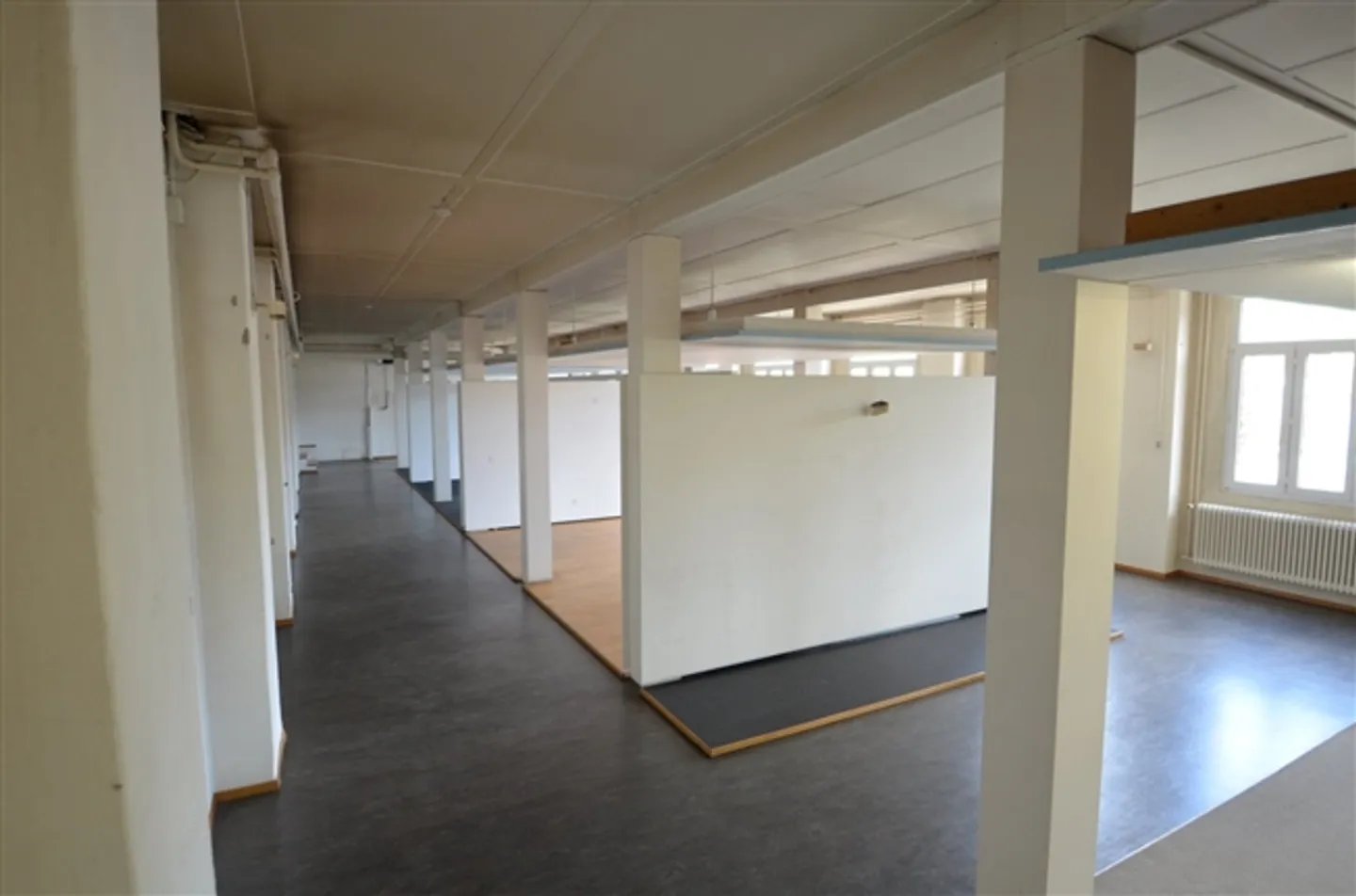 Votre entreprise / entrepôt situé au centre de la gare de Biglen - Photo 2 sur 5