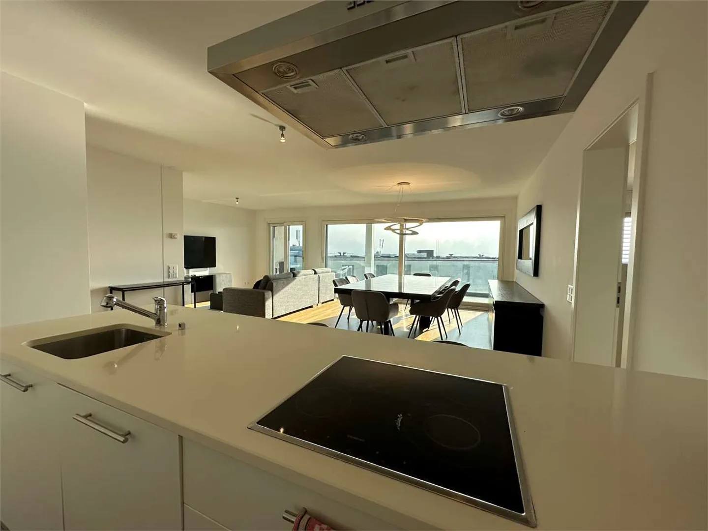 Appartement Élégant avec Terrasse - Photo 3 sur 6