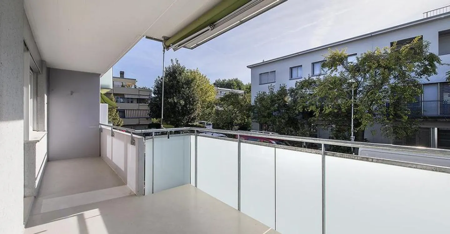 ***3'ZWG**Brand New Kitchen and Bathroom**30m2 Living/Dining**14m2 Balcony - Photo 1 of 10