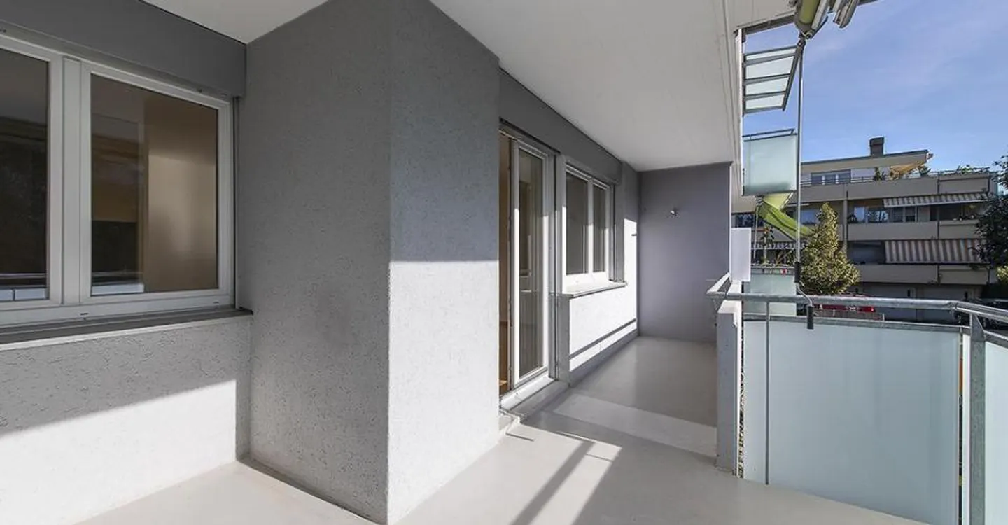 ***3'ZWG**Brand New Kitchen and Bathroom**30m2 Living/Dining**14m2 Balcony - Photo 2 of 10