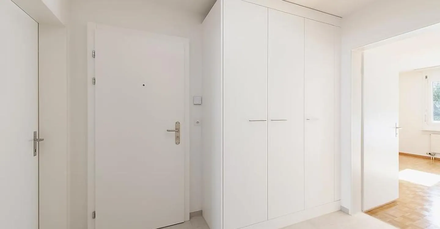 ***3'ZWG**Brand New Kitchen and Bathroom**30m2 Living/Dining**14m2 Balcony - Photo 5 of 10