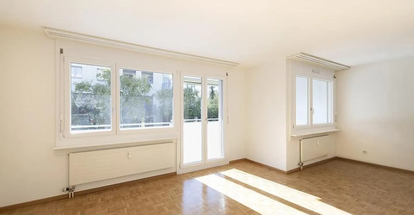 ***3'ZWG**Brand New Kitchen and Bathroom**30m2 Living/Dining**14m2 Balcony - Photo 6 of 10