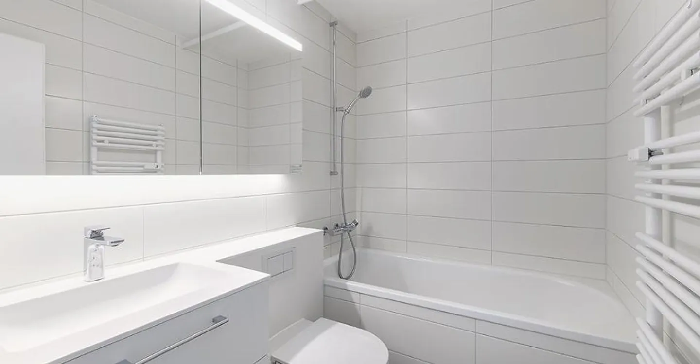 ***3'ZWG**Brand New Kitchen and Bathroom**30m2 Living/Dining**14m2 Balcony - Photo 9 of 10
