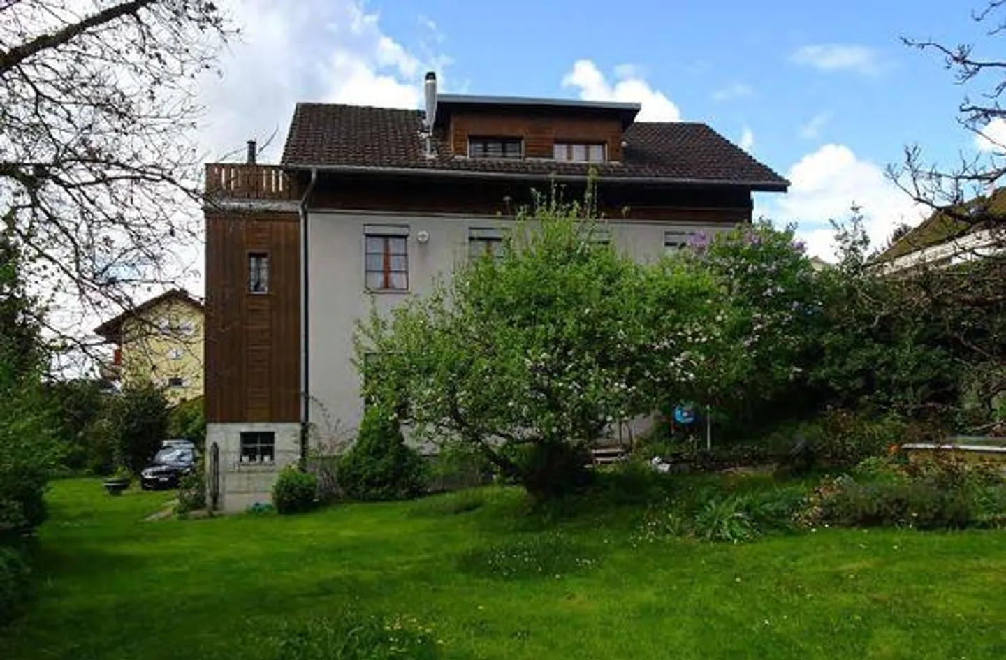 Propriété résidentielle et commerciale spacieuse avec jardin et ruisseau - Photo 1 sur 5