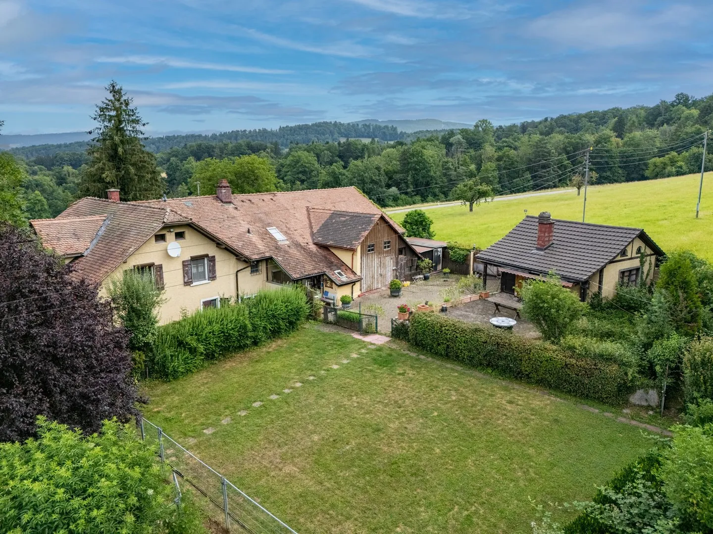 Vie rurale avec beaucoup d'espace pour vos animaux et besoins individuels - Photo 1 sur 7