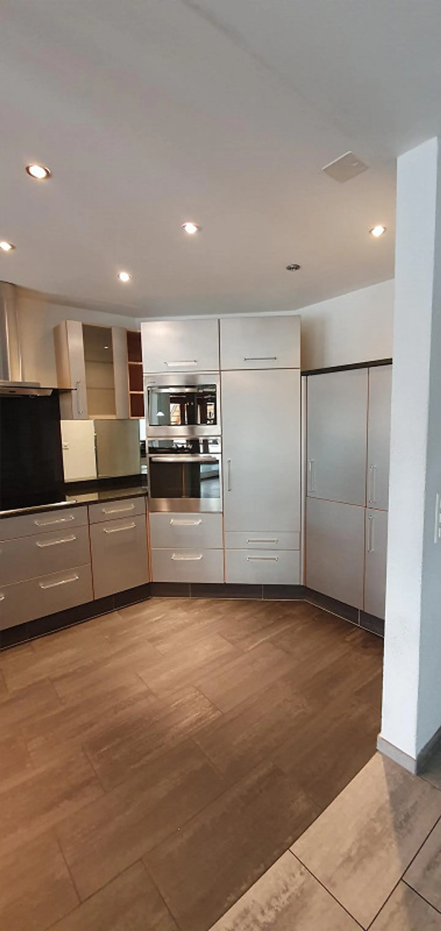 Belle appartement de 4,5 pièces avec des caractéristiques spéciales à Jegenstorf - Photo 3 sur 20