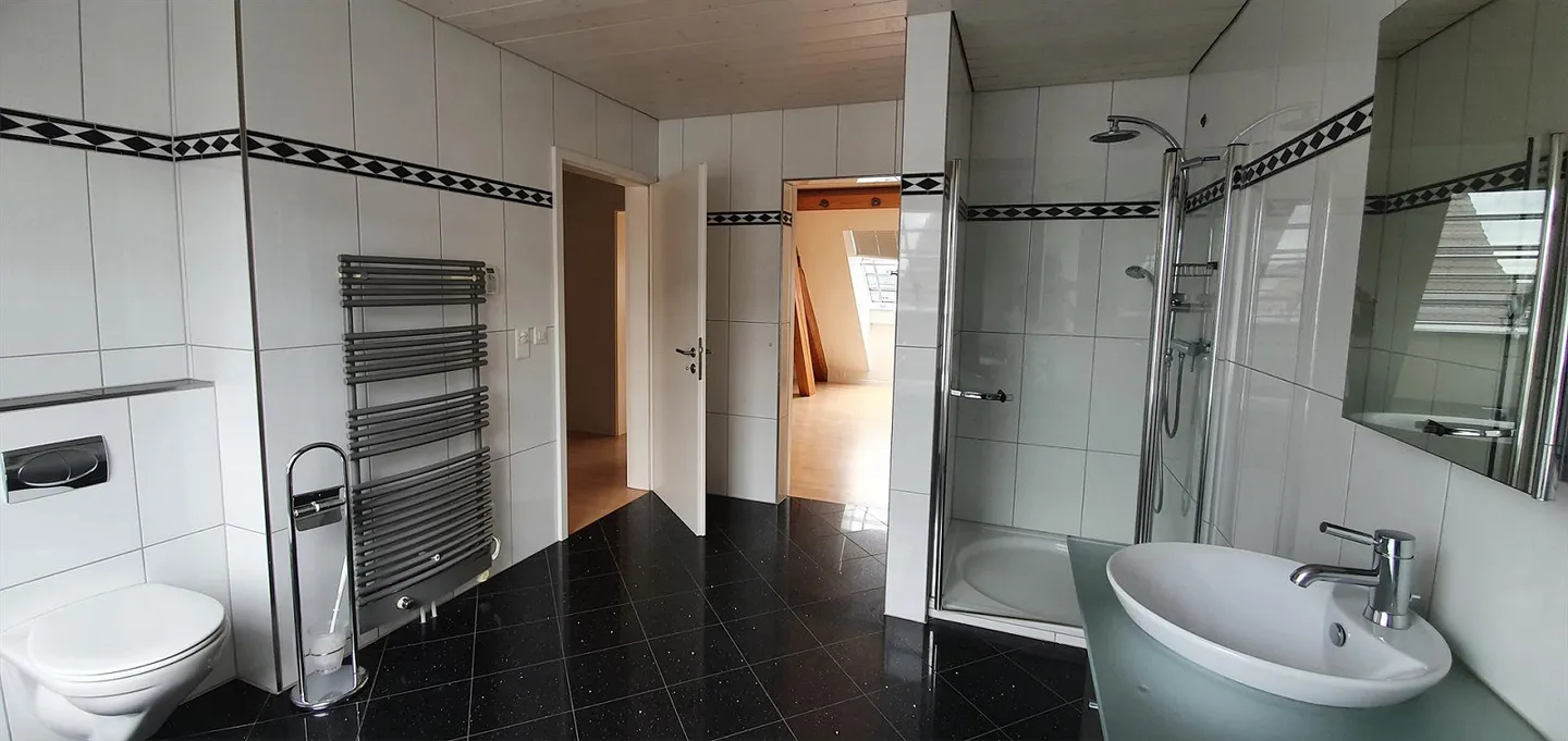 Belle appartement de 4,5 pièces avec des caractéristiques spéciales à Jegenstorf - Photo 8 sur 20