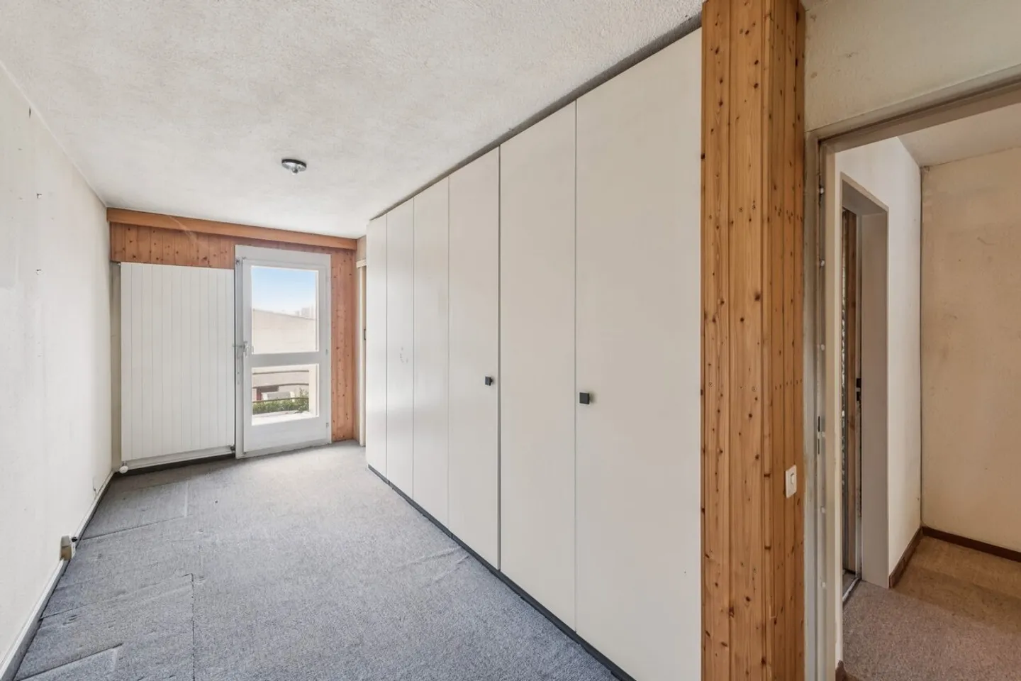 Cozy Living Seeks Craftsman - Photo 5 of 10