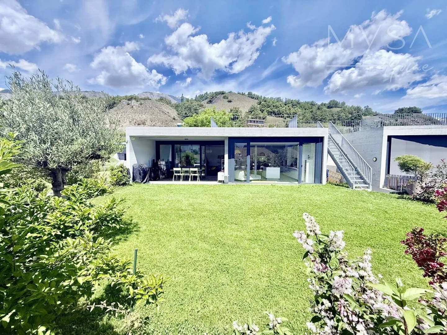 Villa 4,5 Zimmer - Foto 1 von 7