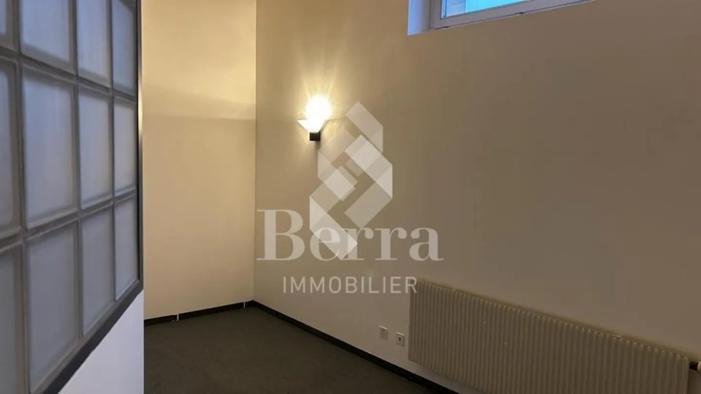 Gewerbefläche / Büro sofort zu vermieten - Foto 3 von 13