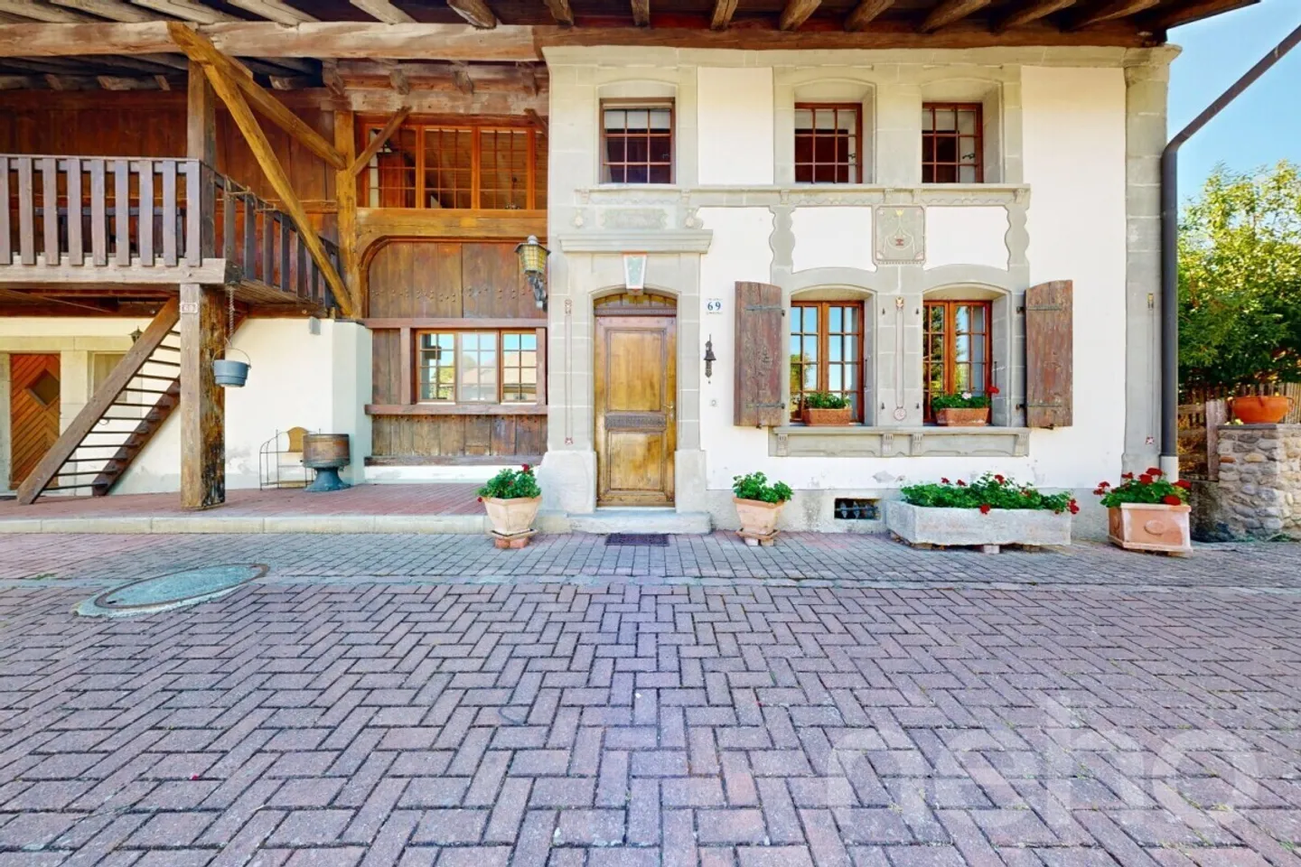 Magnifique ferme vaudoise avec possibilité d'agrandissement! - Photo 2 of 12
