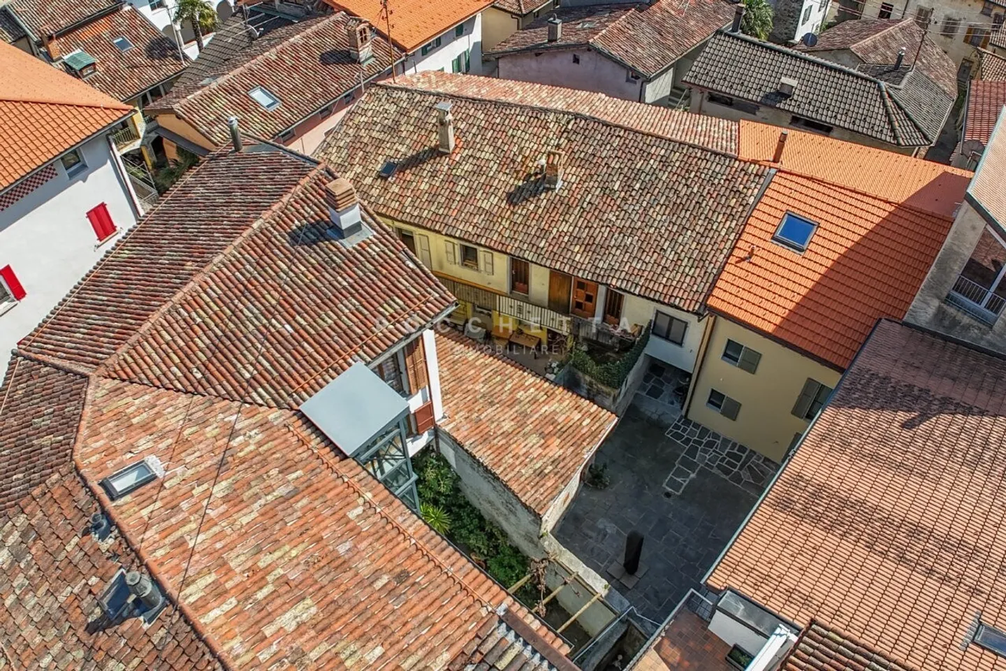 Maison plurifamiliale ticino avec cour privée - Photo 4 sur 6