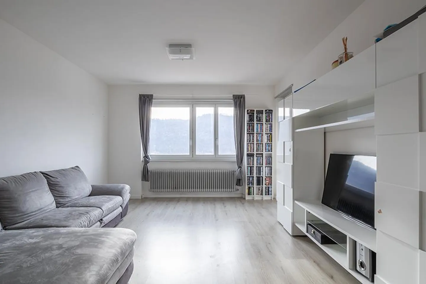 COMODO 4,5 LOCALI A BALERNA - Foto 1 di 19