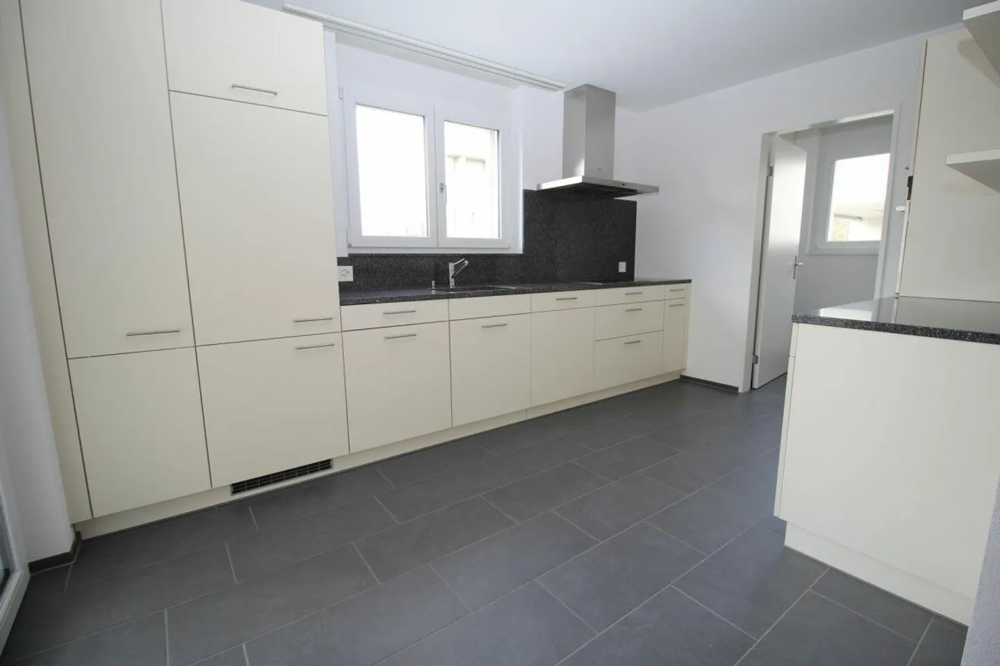 Modern 4.5-room apartment for rent! - Photo 4 of 13